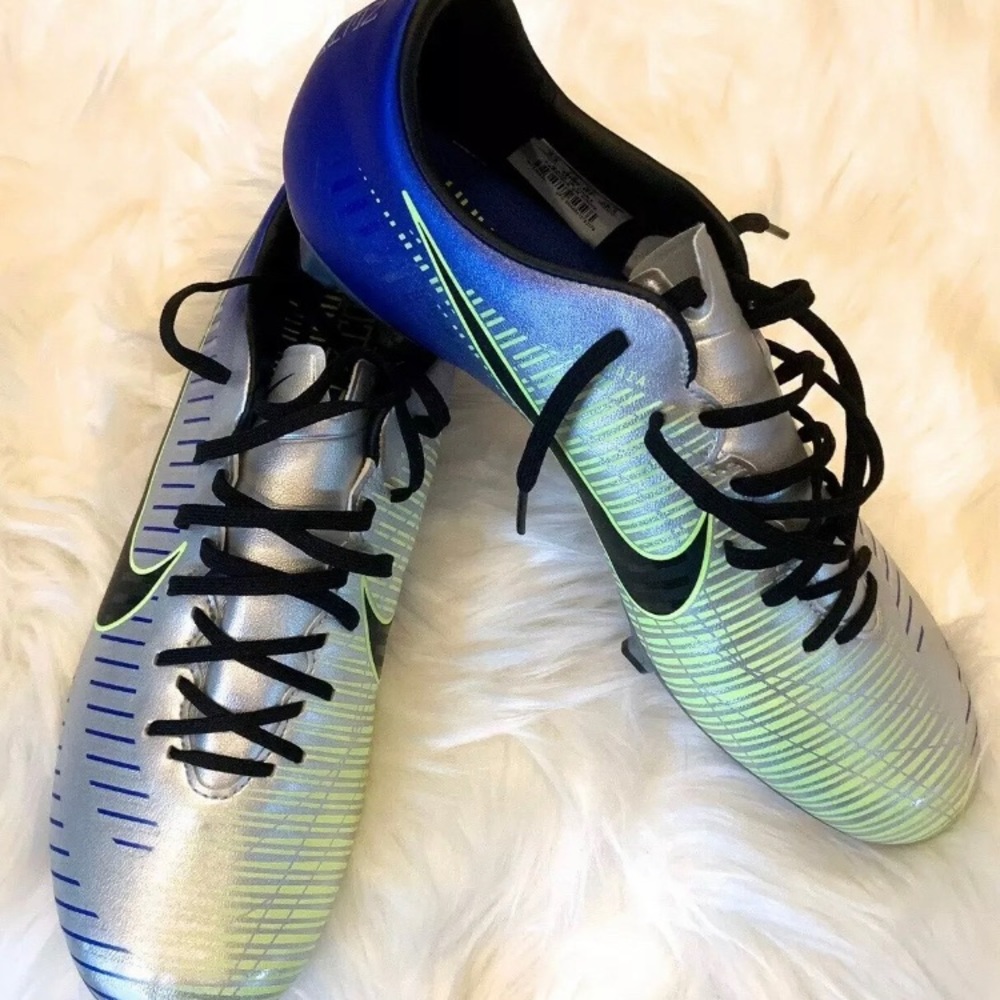 Soccer Shoes - Picture 7 of 7
